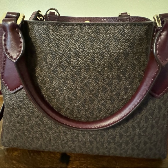 Michael Kors sachel purse - Picture 10 of 11